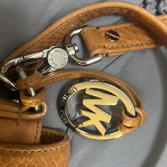 Michael Khors purse 👜 - Picture 11 of 12